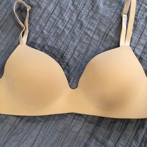 Victoria Secret wireless t-shirt bra